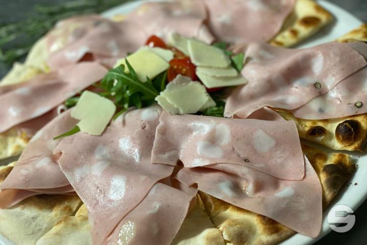 Focaccia con Mortadella - Restaurant Pizzeria Campano