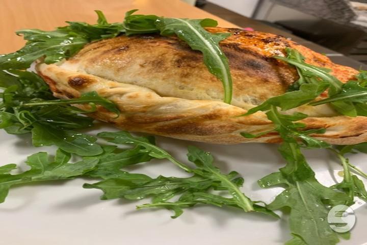 Calzone - Restaurant Pizzeria Campano