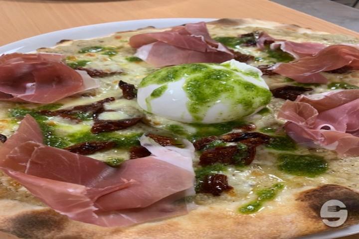 Burrata au Pesto - Restaurant Pizzeria Campano