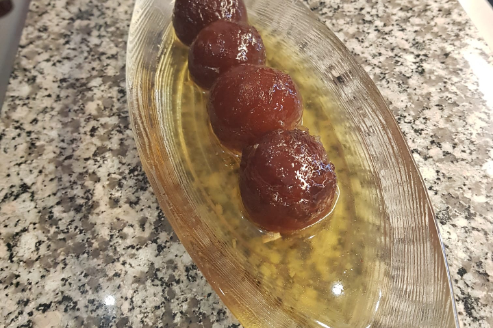 Gulab Jamun (2pcs.) - Delhi Tadka