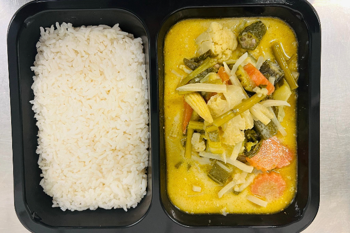 Green Curry mit Rind (Fleisch von Metzgerei Rogenmoser Baar) - Asian Fusion Baar Take Away