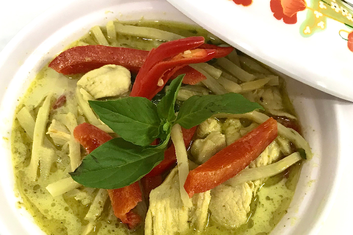 Green Curry mit Rind (Fleisch von Metzgerei Rogenmoser) - Asian Fusion Baar Take Away