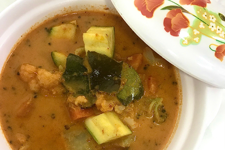 Panang Curry mit Gemüse - Asian Fusion Baar Take Away