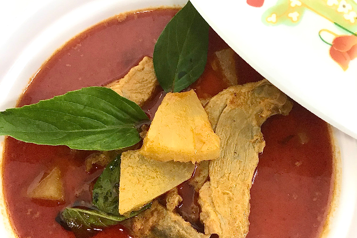 Red Curry with Chicken - Asian Fusion Baar Take Away