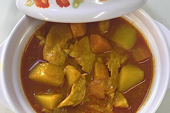 Massaman Curry mit Poulet - Asian Fusion Baar Take Away