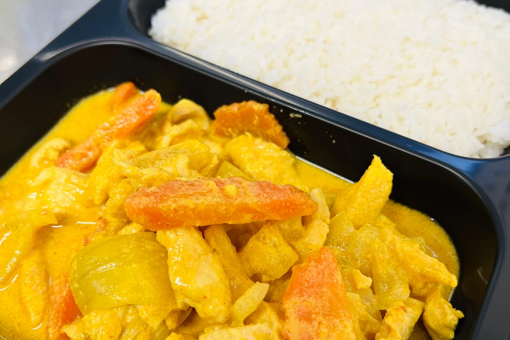 Yellow Curry with Beef - Asian Fusion Baar Take Away