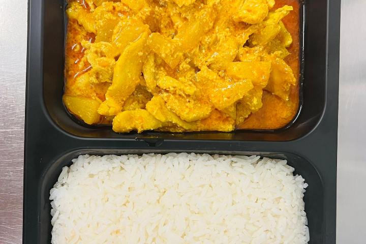 Satay-Sauce mit Poulet (Erdnusssauce) - Asian Fusion Baar Take Away