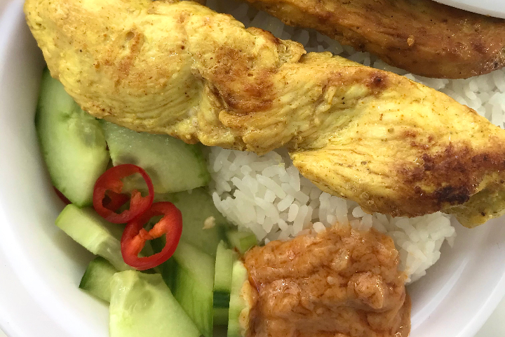 Satay-Spiessli mit Erdnusssauce - Asian Fusion Baar Take Away