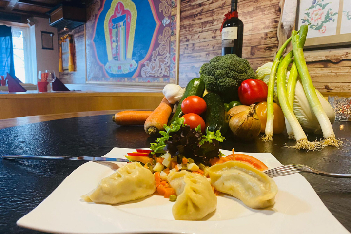 Steamed Vegi Momo 3 pieces. - Yakmomo Restaurant
