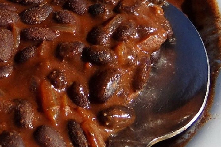 Madesu (beans in tomato sauce) - Afriquesoulfood