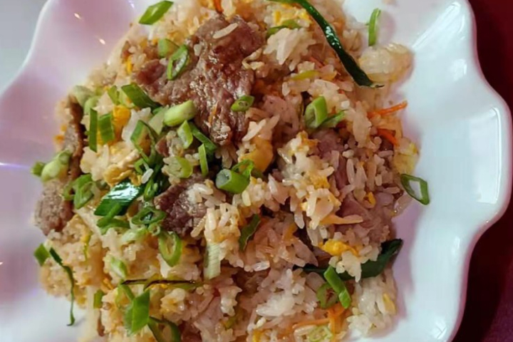 100C. Fried Rice with Beef - Mont Blanc 7 Restaurant chinois 鸿运餐厅