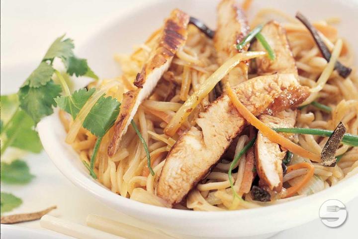 103A. Sauteed Noodles with Chicken - Mont Blanc 7 Restaurant chinois 鸿运餐厅