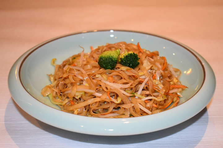 104. Fried Noodles with Vegetables - Mont Blanc 7 Restaurant chinois 鸿运餐厅