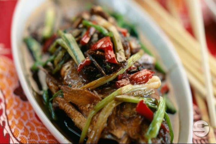 87. Poisson aux piments à l'huile - Mont Blanc 7 Restaurant chinois 鸿运餐厅