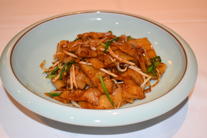 110. Nouilles de riz sautées aux pousses de soja - Mont Blanc 7 Restaurant chinois 鸿运餐厅
