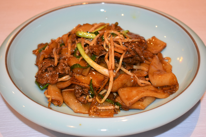 109. Nouilles de Riz Sautées au Boeuf - Mont Blanc 7 Restaurant chinois 鸿运餐厅