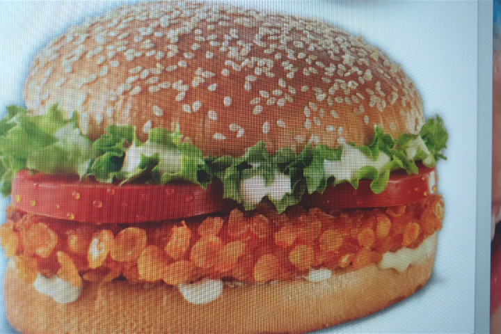 Maxi Hamburger with fries - Momokitchen