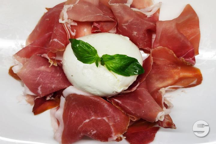 Crudo di Parma D.O.P - Exclusive Ristorante Pizzeria