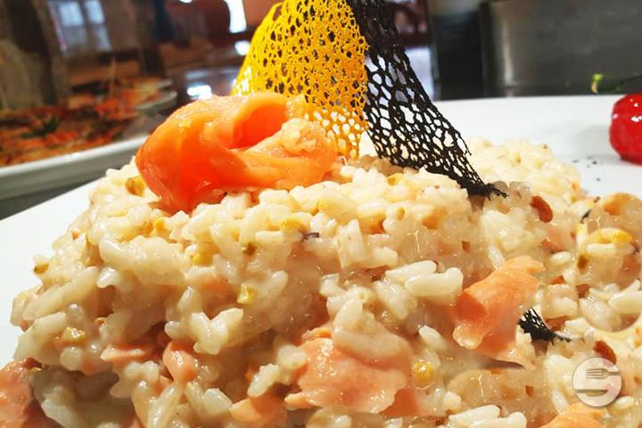 Risotto Salmone e Pistacchio - Exclusive Ristorante Pizzeria