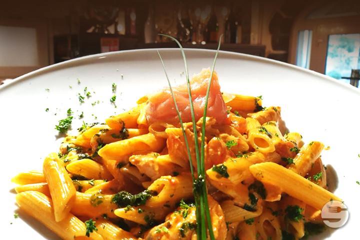 Penne al Salmone - Exclusive Ristorante Pizzeria