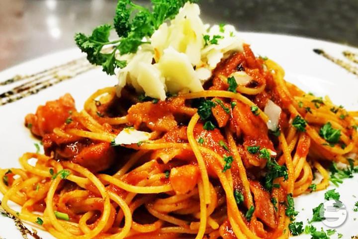 Spaghetti Amatriciana - Exclusive Ristorante Pizzeria