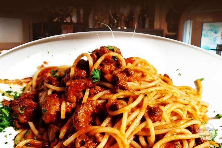 Spaghetti Bolognese - Exclusive Ristorante Pizzeria