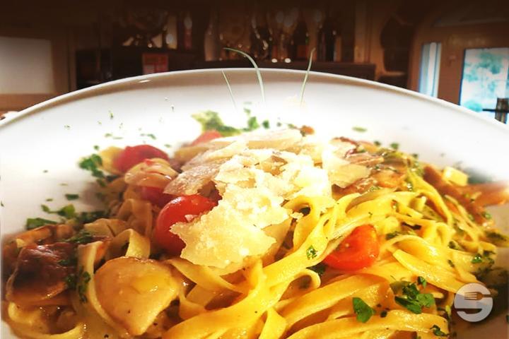 Tagliatelle Porcini e oglio di Tartufo - Exclusive Ristorante Pizzeria