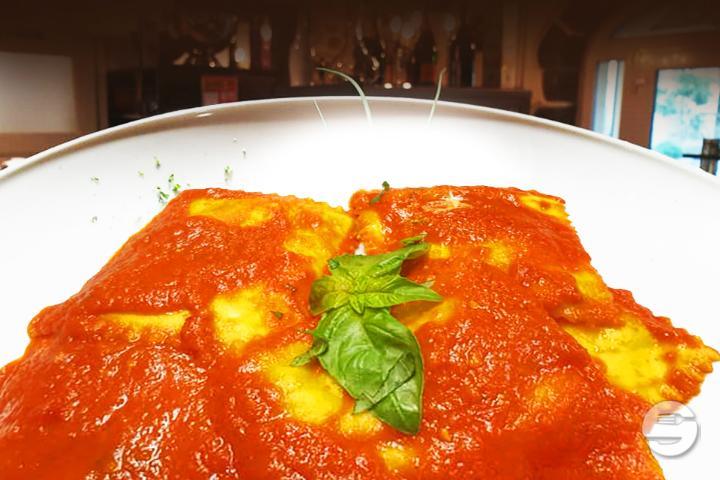 Ravioli al Pomodoro - Exclusive Ristorante Pizzeria