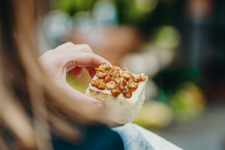 Coconut macadamia cake - Streetfood by Stefan Heilemann
