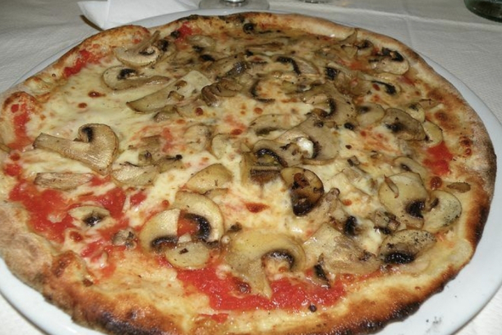 Pizza Champignons - Italia bistro to go Lisa