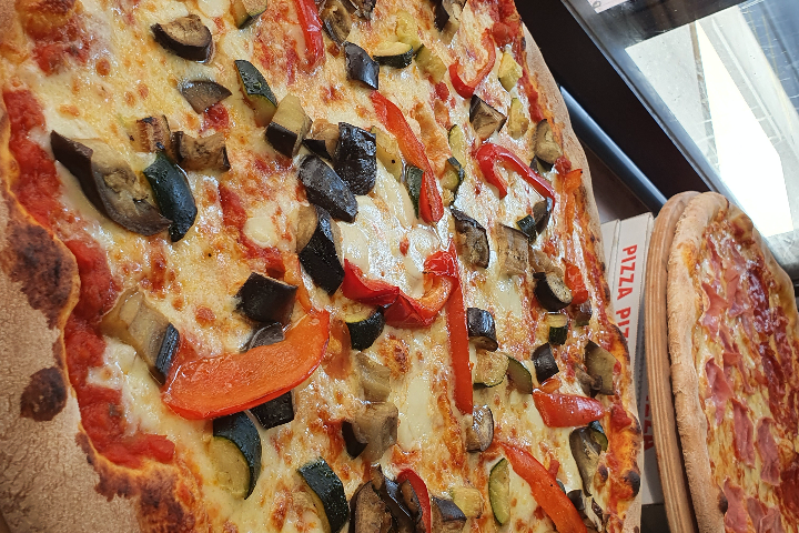 Pizza Vegetariana - Italia bistro to go Lisa