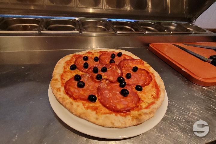 Pizza Vulcano (spicy) - Gimis Pizza & Panini