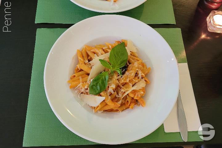 Pasta with tomatosauce of choice - Gimis Pizza & Panini