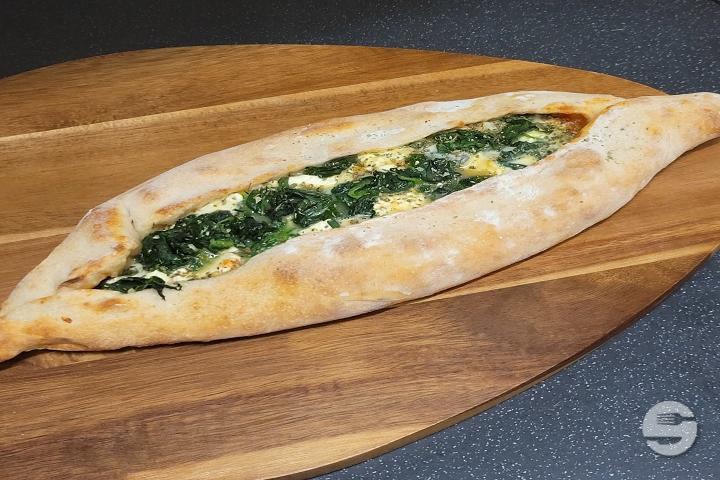 Pide with spinach, feta cheese and egg - Gimis Pizza & Panini