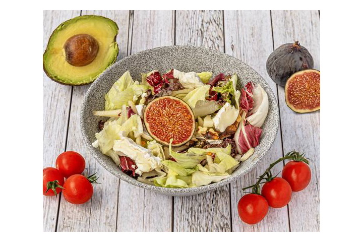 Goat cheese salad with honey & figs - Farine Boutique