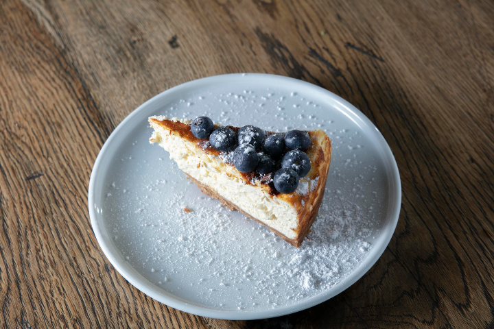 Cheesecake - Salon Bar - Bistro - Restaurant