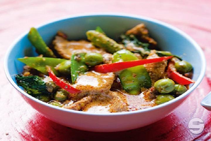 Rotes Curry mit Rind - V-und-V