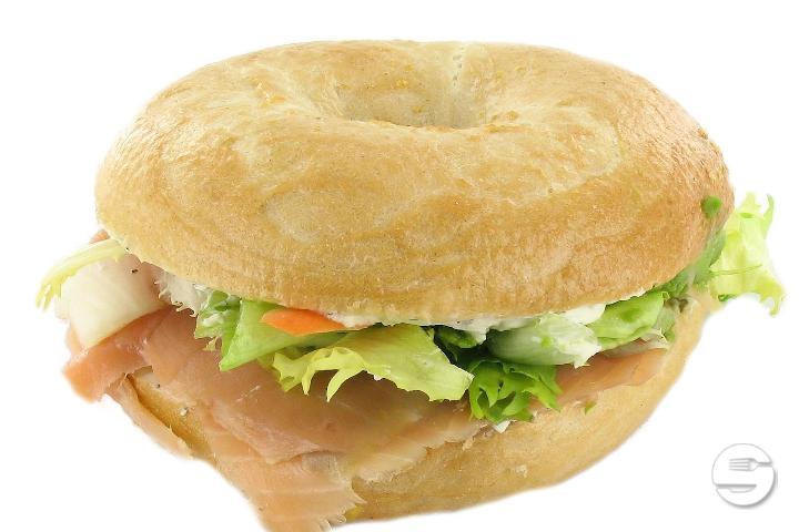 The Real US Bagel with Salmon, Cream Cheese and Avocado - Zo'Gut