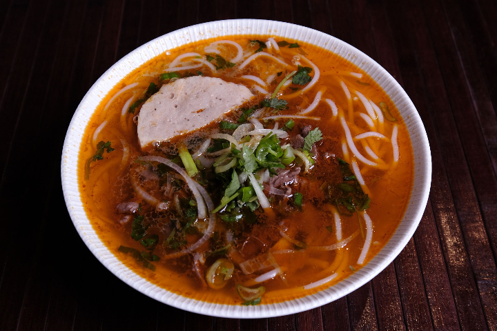 Lemongrass Beef Vermicelli Noodle Soup - Bun Bo Hue - Wawa's Asian Kitchen