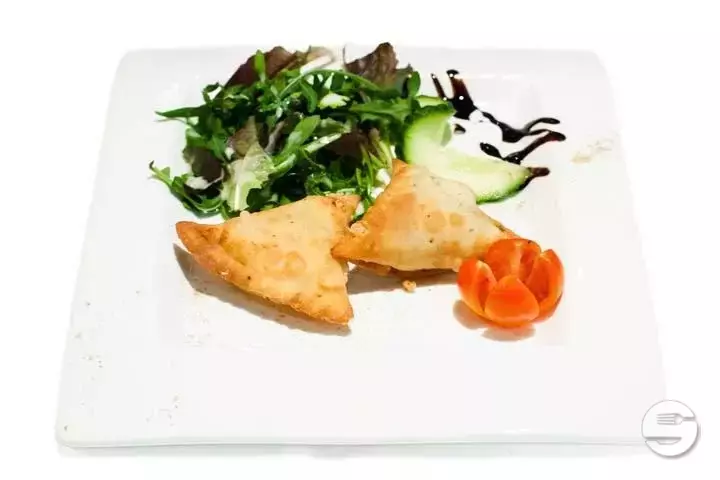 Punjabi Samosa - La Maison Tandoori