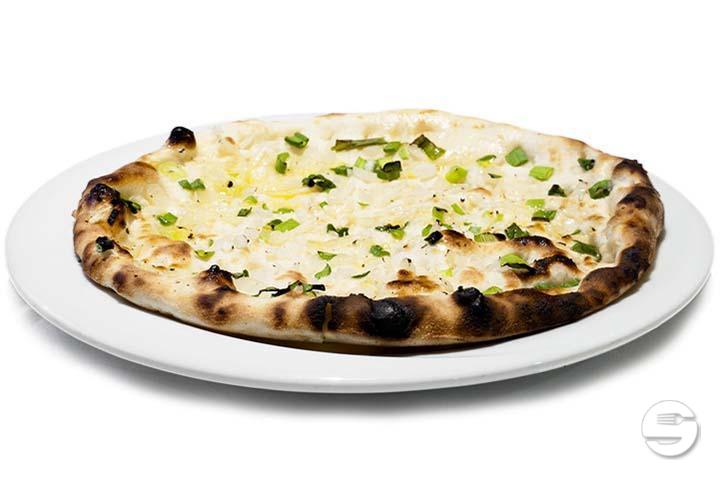 Garlic Cheese Naan - La Maison Tandoori