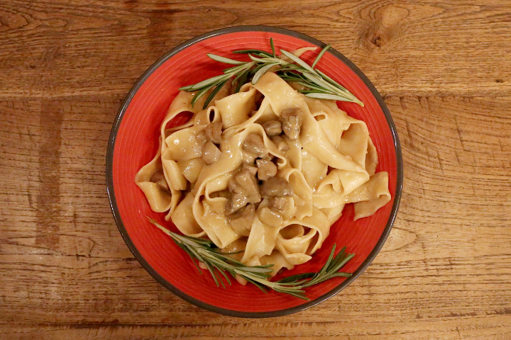Pappardelle con Vitello e Funghi - Strada4058