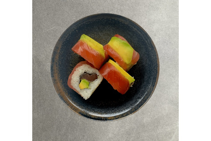 Uramaki Rainbow Tuna (4 pieces) - Shinsen Restaurant
