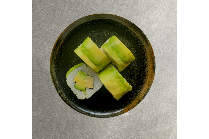Uramaki Rainbow Avocado (4 pieces) - Shinsen Restaurant