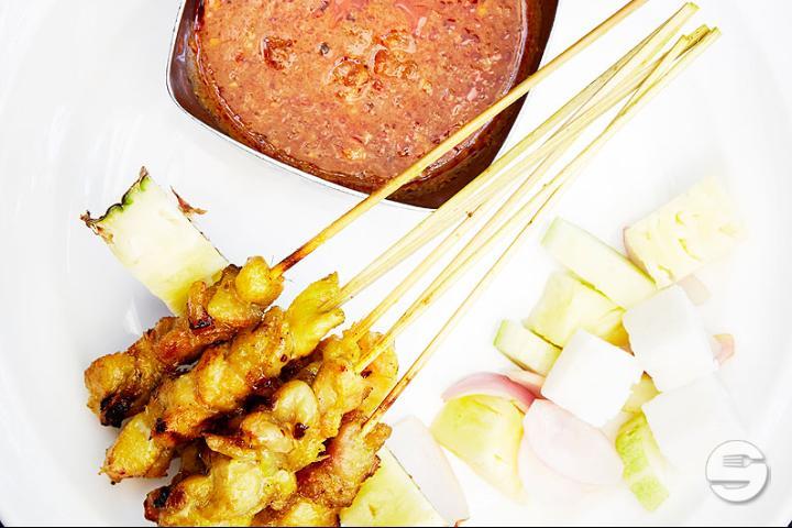 Chicken Skewers with Satay Sauce - TomSab Thaï Restaurant