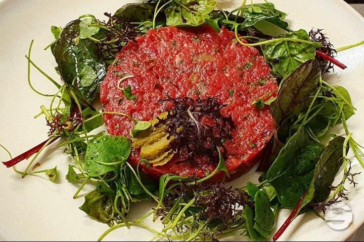 Tartare de Bœuf au Couteau et Frites Maison - Maison 66
