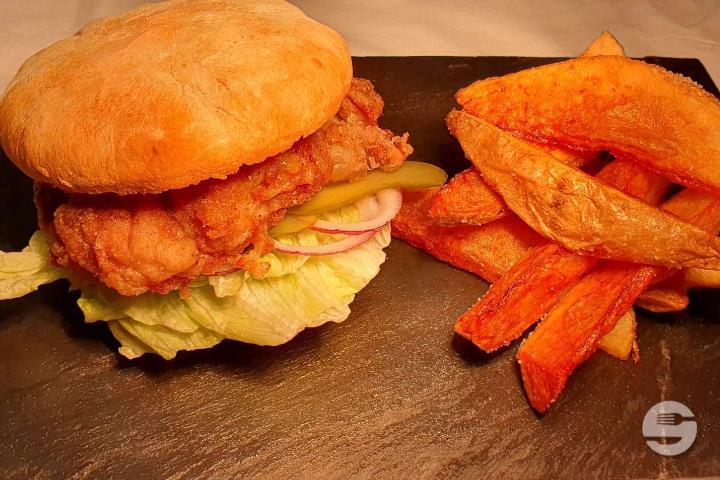 Chicken Burger with Homemade Fries - Maison 66