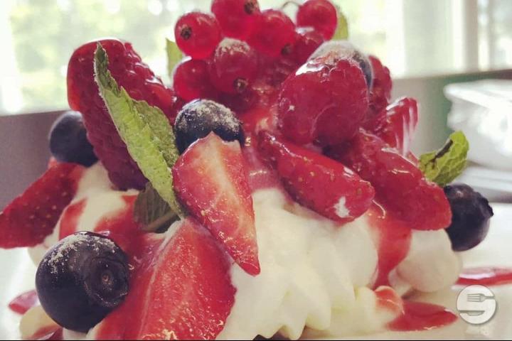 Pavlova aux Fruits de Saison - Maison 66