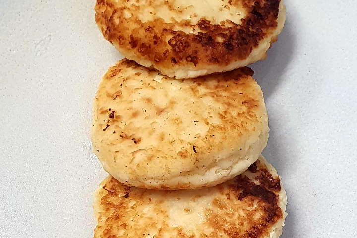 Syrniki (crepes aux fromage frais) avec confiture fait maison - Maison 66