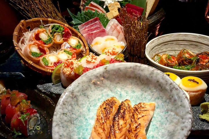 Freestyle 20 Stück Sushi Sashimi und Hot Roll - Kantō Sushi